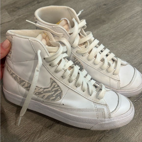 Nike Women’s Blazer Mid '77 Zebra Sneakers Size 8 - Picture 4 of 12